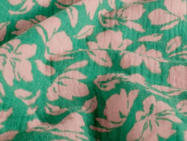 Musselin, florales Muster, grün / apricot Musselin, florales Muster, grün / apricot