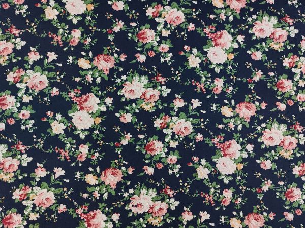 100 % Baumwolle , Rosenmuster, dunkelblau