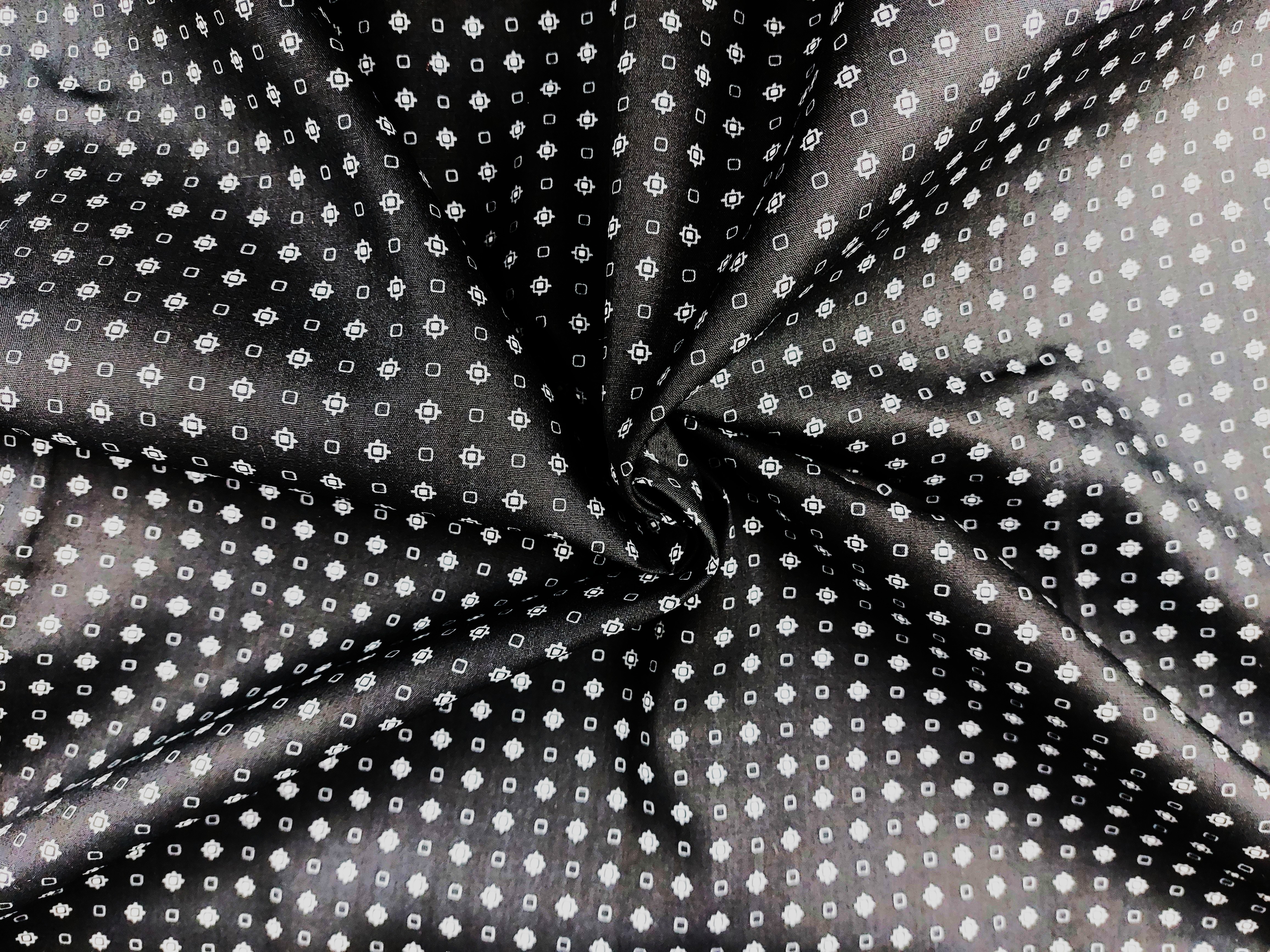 100 % Baumwolle Krawattenmuster. schwarz