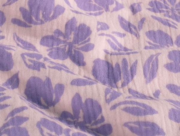 Musselin, florales Muster, flieder / rosa Musselin, florales Muster, flieder / rosa
